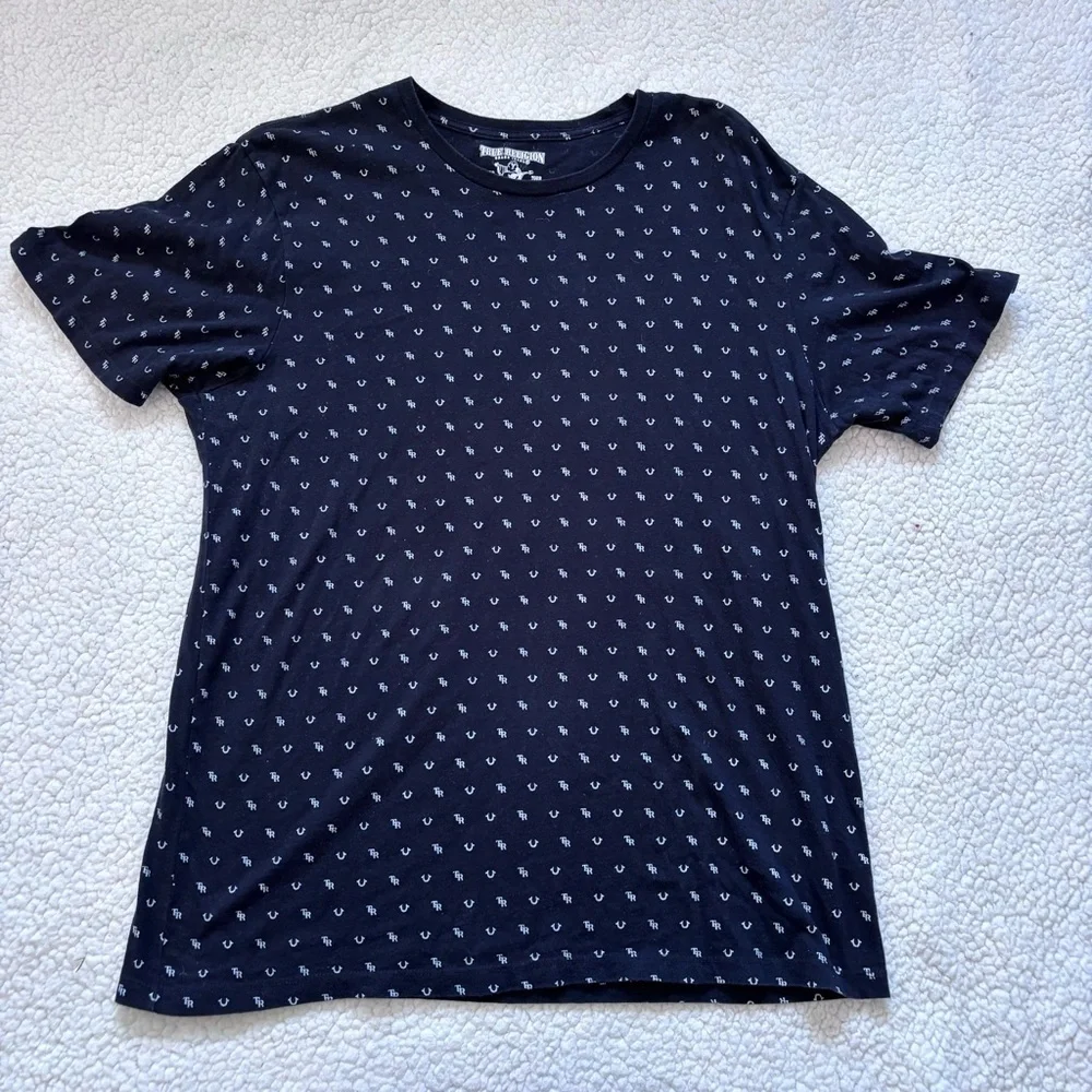 ⭐️⭐️⭐️True Religion Black T-Shirt with White logo Pattern size XL
